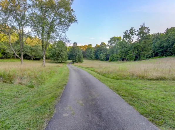 3400 Chapmans Cir, Palmyra, TN 37142