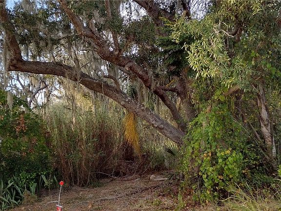 2nd image of 6117 Lake Front Dr