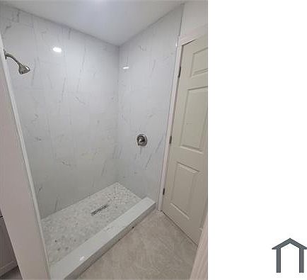 1st image of 919 NE 15th Ln