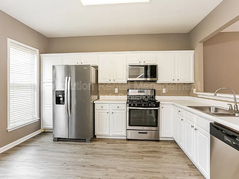 1007 Whittington Way — Photo 9