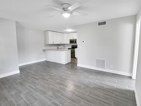 5th image of 410 Pine Glen Lane #D1