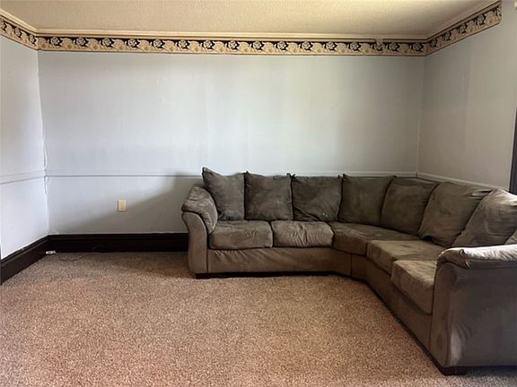 3rd image of 727 East Ave