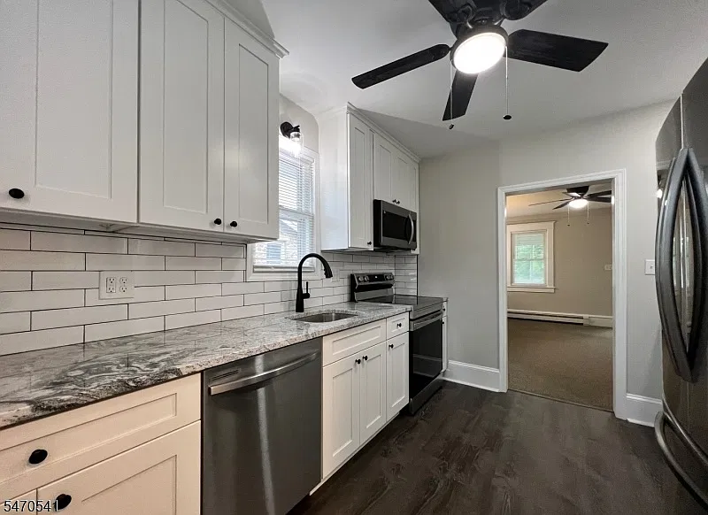 2 bed, 1.0 bath, $2,200 — Photo 2