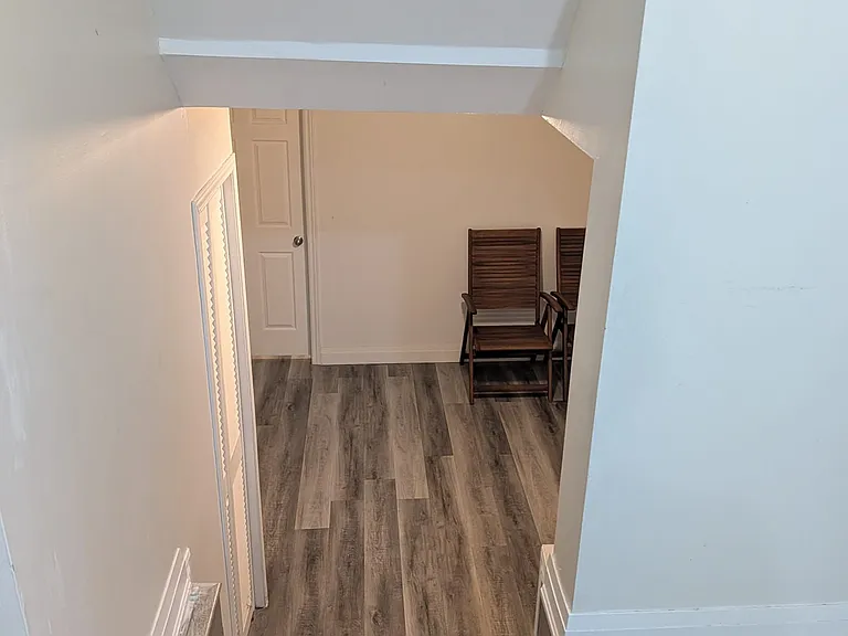 6393 Chaumont Cres — Photo 9