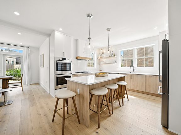 5th image of 10 Beach Grass Rd