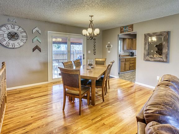 208 E Redwood St (37)