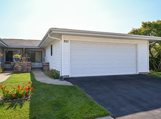 951 Chelsea Ln, Schaumburg, IL 60193