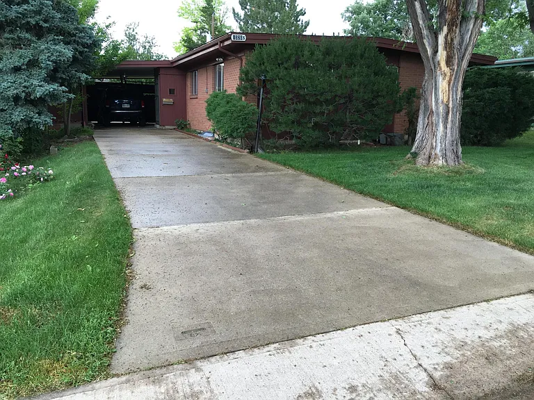 1520 S Grape St — Photo 4