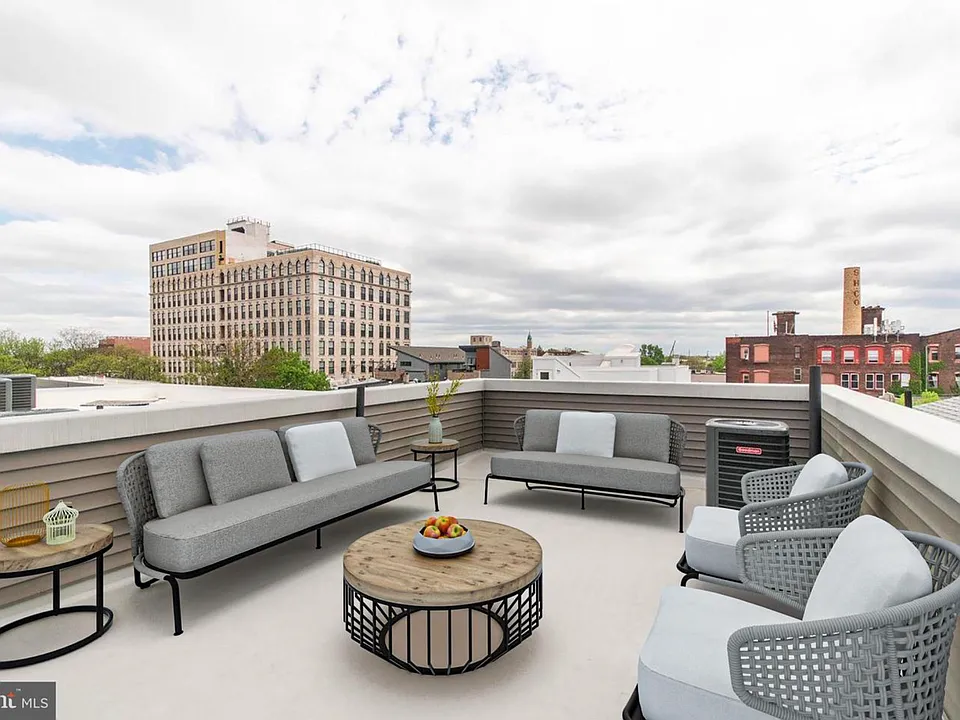 1329 N Randolph St #4