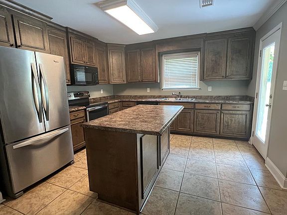 3rd image of 201 White Oak Dr