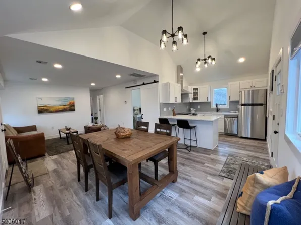 8 Blanche Dr, Jefferson Twp., NJ 07849