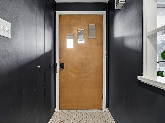 4th image of 1550 Missouri Ave