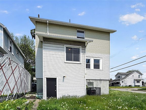 4th image of 3326 Stewart St