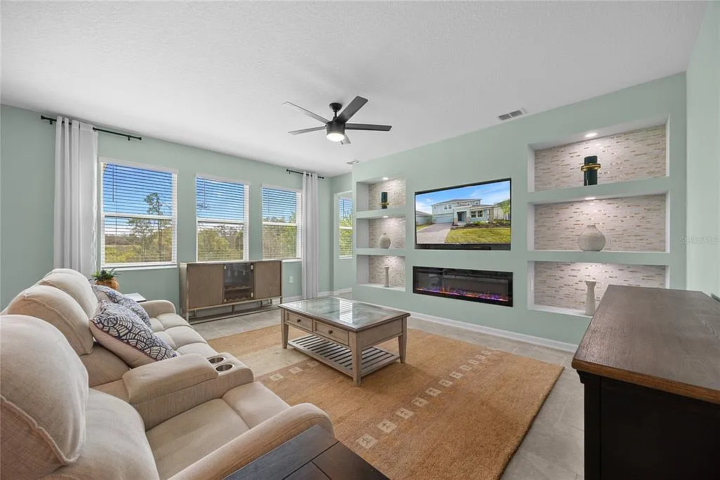5 bed, 3.0 bath, 3291 sqft, $3,500 — Photo 4
