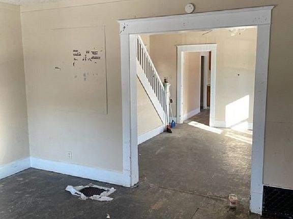3rd image of 1207 Crosshall St