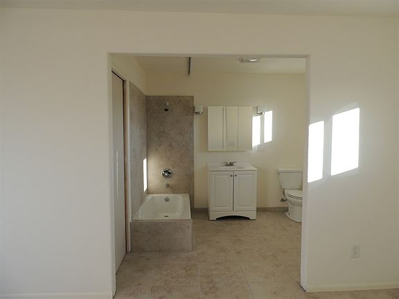 4th image of 7535 N Rancho Vista Dr