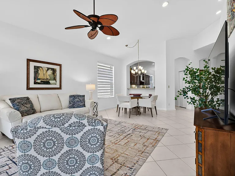 7116 Cataluna Cir — Photo 12