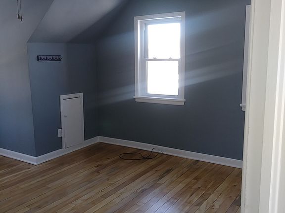 4th image of 804 Ashland St S
