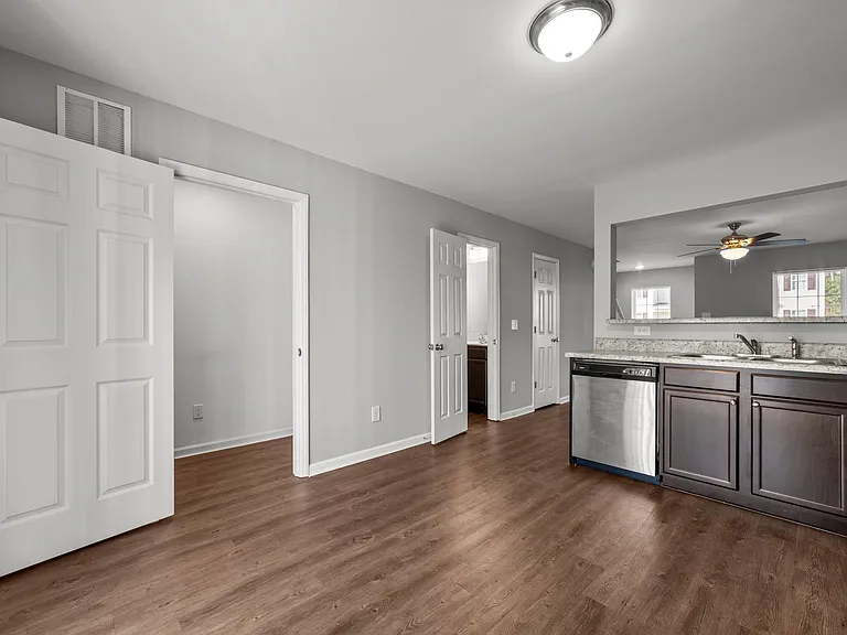 4021 Cobblestone Dr #7 — Photo 14