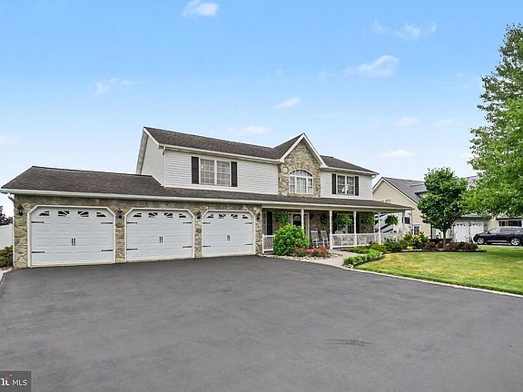 3rd image of 192 Fairway Dr