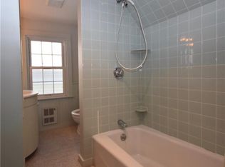10 Pleasant St, Camden, ME 04843