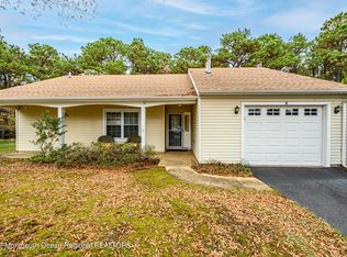 8 Abbey Ct, Forked River, NJ 08731