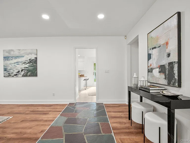 1341 Pelhamdale Ave — Photo 3