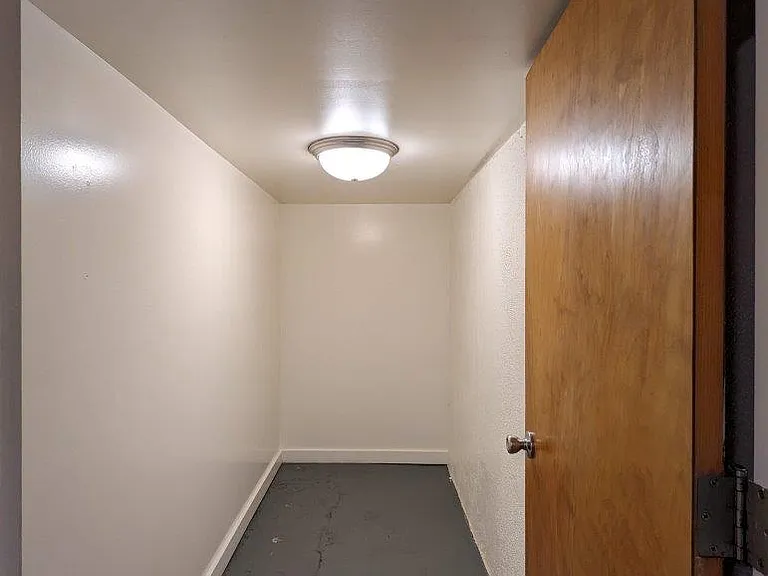 Hillegass Court Apartments — Photo 18