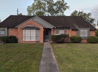 15611 Falling Creek Dr, Houston, TX 77068