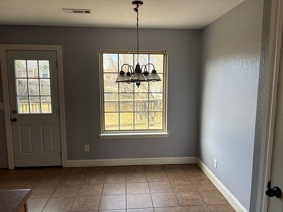 5th image of 235 Holly St