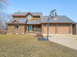 1209 5th St NW, Waverly, IA 50677