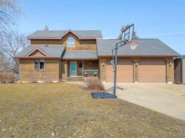 1209 5th St NW, Waverly, IA 50677