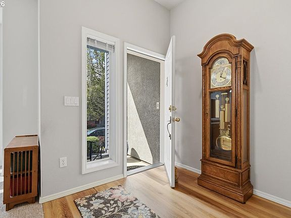 4th image of 425 NE Roth St