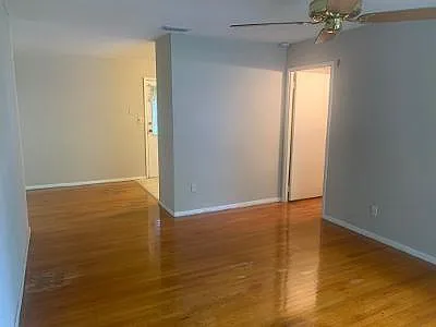1411 Greenbrier Dr — Photo 11