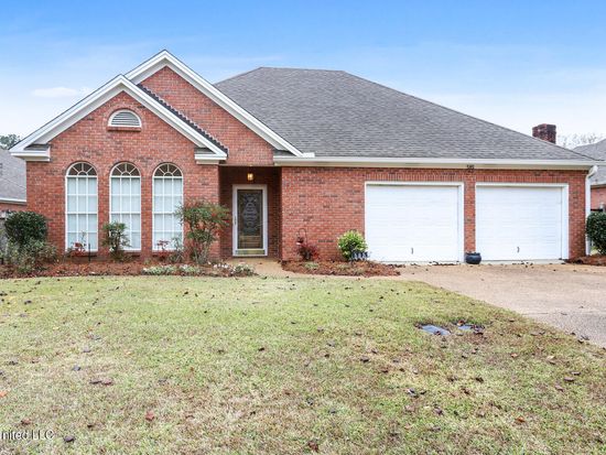 Property at 585 Spring Lake Dr, Pearl, MS 39208