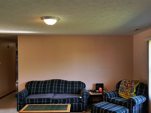 4th image of 1015 Hornbeam Cir E