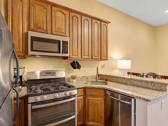 4th image of 136 New York Ave APT 3R