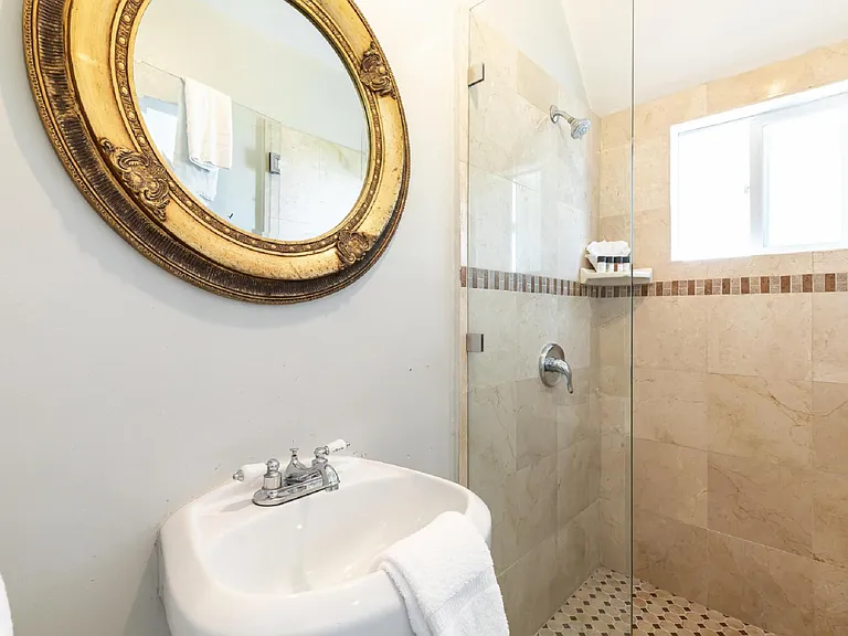 8545 Franklin Ave — Photo 24