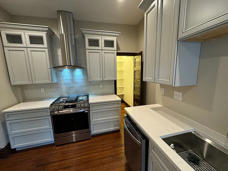 4230 Castleman Ave — Photo 2