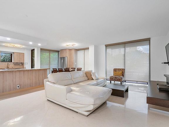 3rd image of 3300 NE 191st St APT 313
