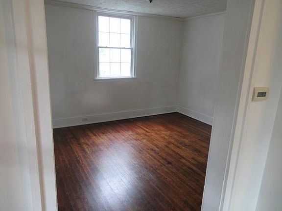 5th image of 366 W Bruce St