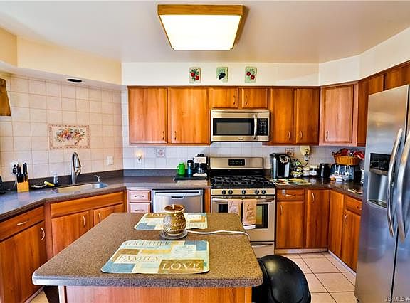 3rd image of 372 Begonia Ct #37D2