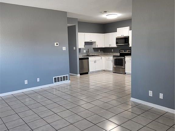 4th image of 5206 Daybreak Cir APT A