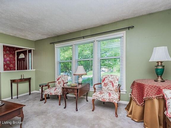 2nd image of 2607 Garden Lake Ln