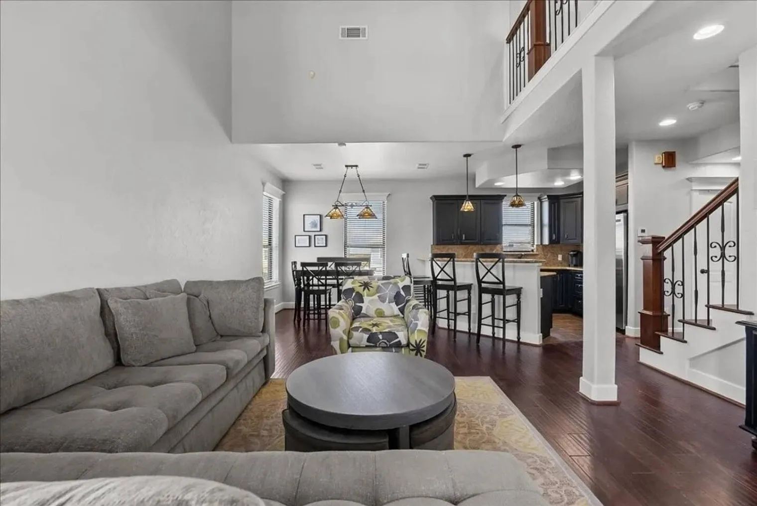 4 bed, 2.0 bath, $3,470 — Photo 3