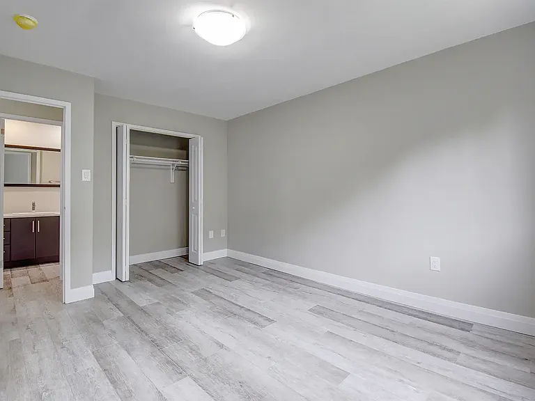 45 Paisley Blvd W — Photo 44