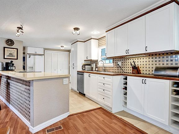 2nd image of 3221 Teakwood Lane