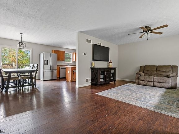 5th image of 99 Martin Dr