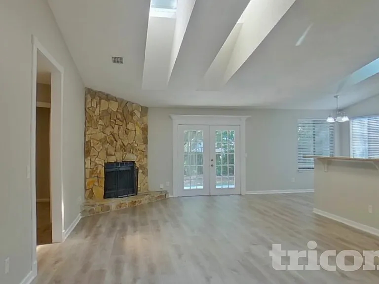 12124 Roundham Ln N — Photo 2