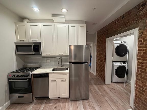 2nd image of 45 Clifton Pl #2C